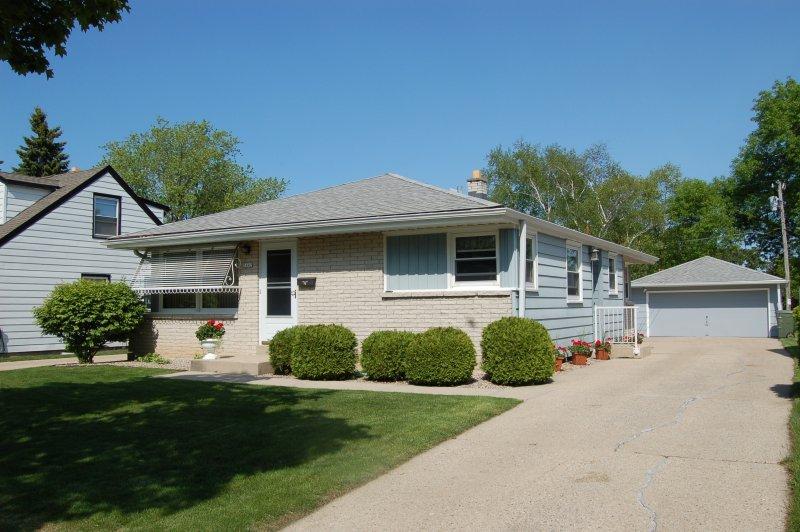 3442 S 88th St, Milwaukee, WI 53227