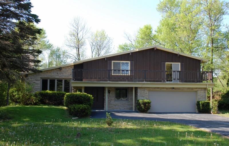 1527 W County Line Rd, River Hills, WI 53217
