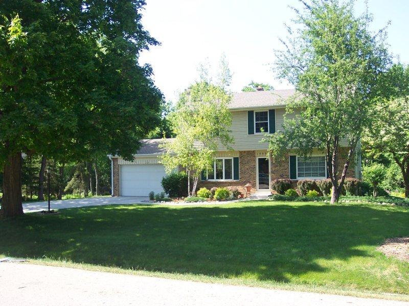 15954 W Monterey Dr, New Berlin, WI 53151