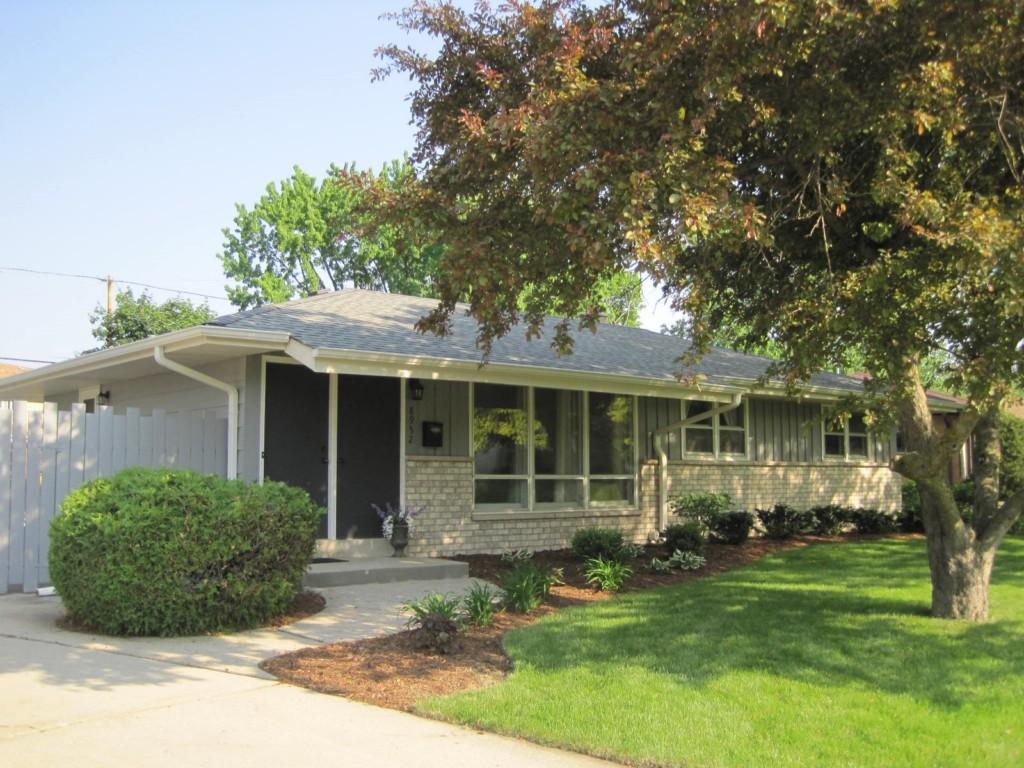 W174N8952 Christopher Blvd, Menomonee Falls, WI 53051