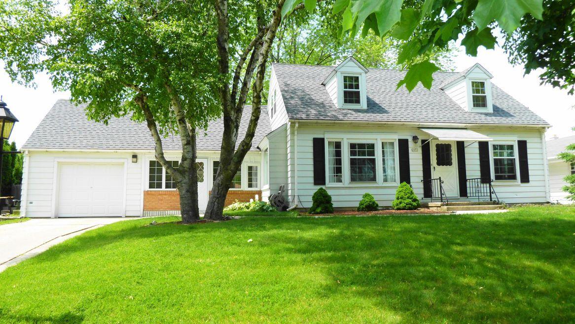 2051 N 113th St., Wauwatosa, WI 53226