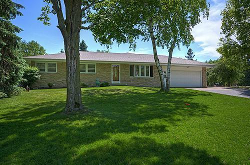 W222N8128 Plainview Pkwy., Lisbon, WI 53089