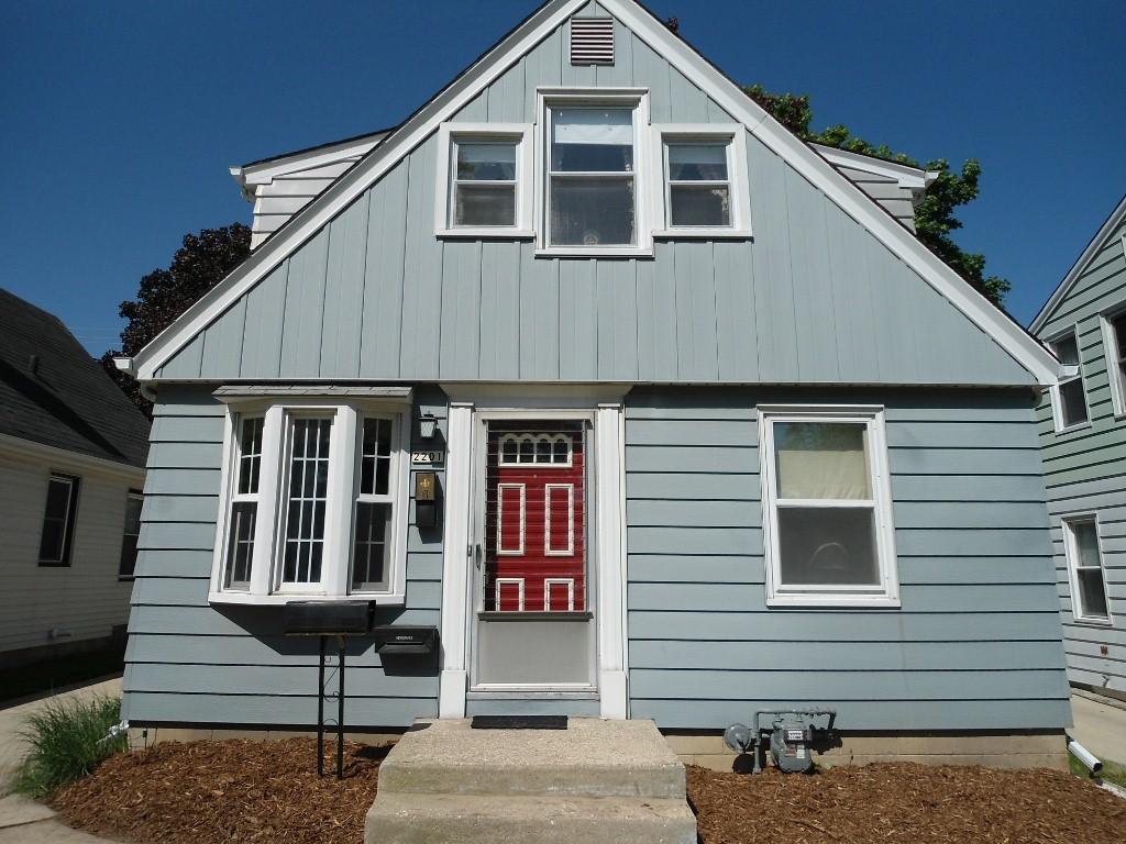 2201 S 90th St, West Allis, WI 53227