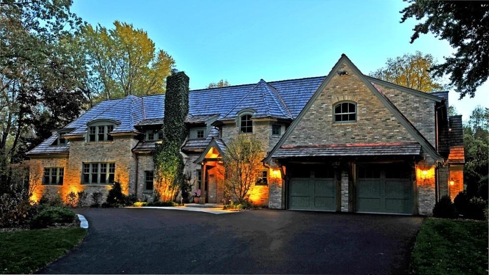 7855 N Club Cir, Fox Point, WI 53217