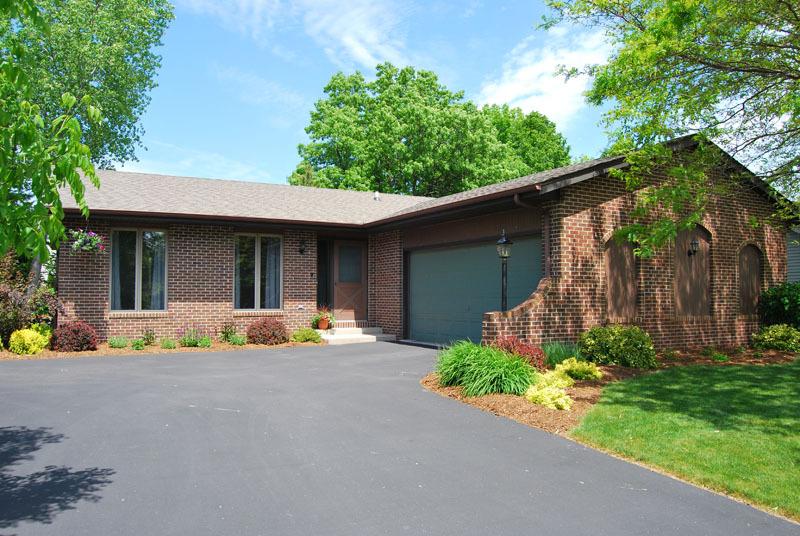 616 W Briarknoll Ct., Saukville, WI 53080