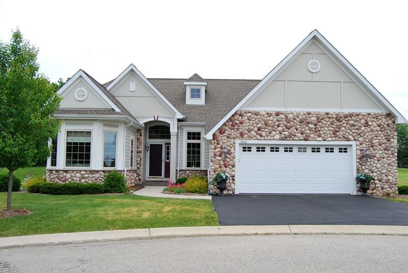 2512 Bennett Ct., Waukesha, WI 53189