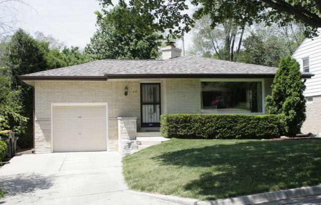 257 N 114th St., Wauwatosa, WI 53226
