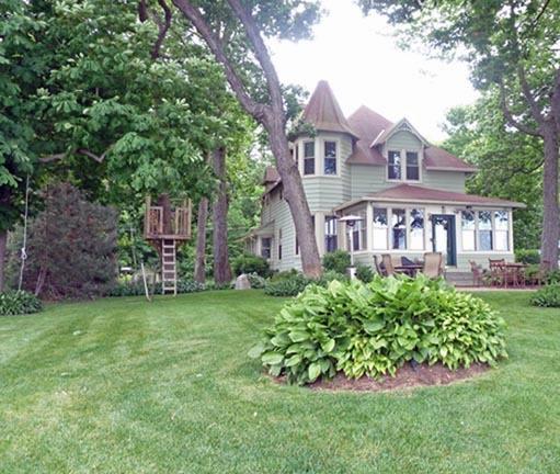 414 S Golden Lake, Summit, WI 53066