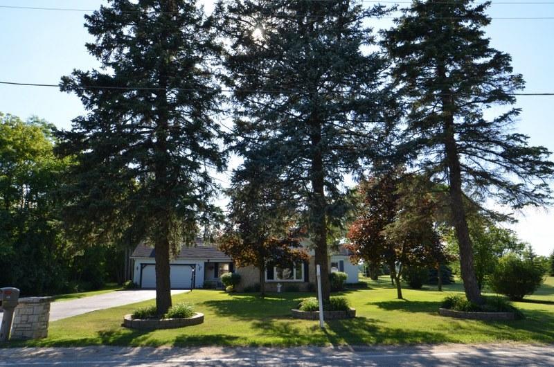 419 Kettle Moraine Dr, Eagle, WI 53119