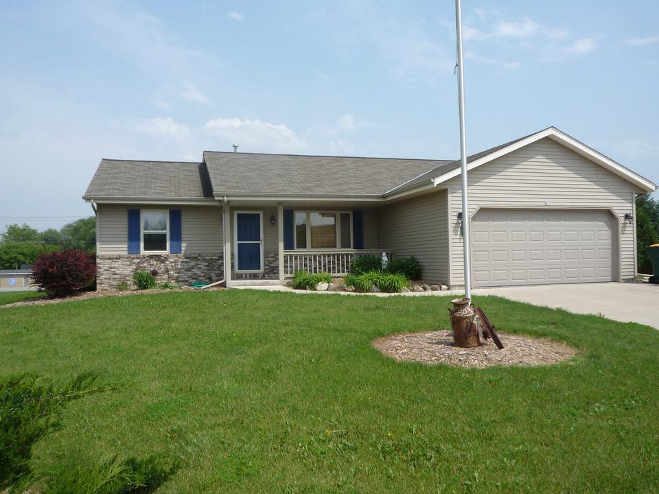 890 N Dries St, Saukville, WI 53080