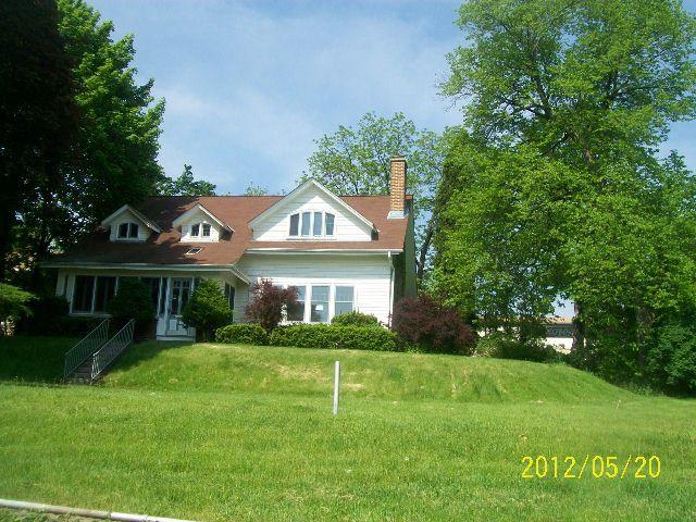 103 Ellenbecker Rd, Thiensville, WI 53092