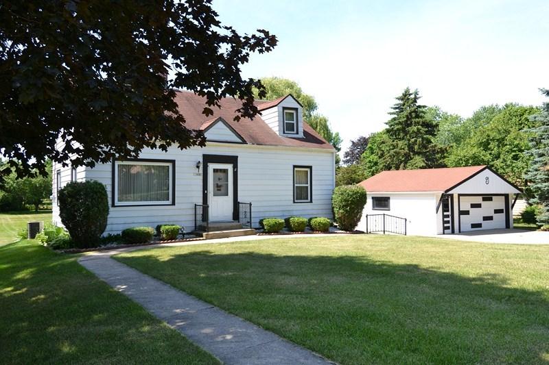 14201 W Crest View Dr., New Berlin, WI 53151