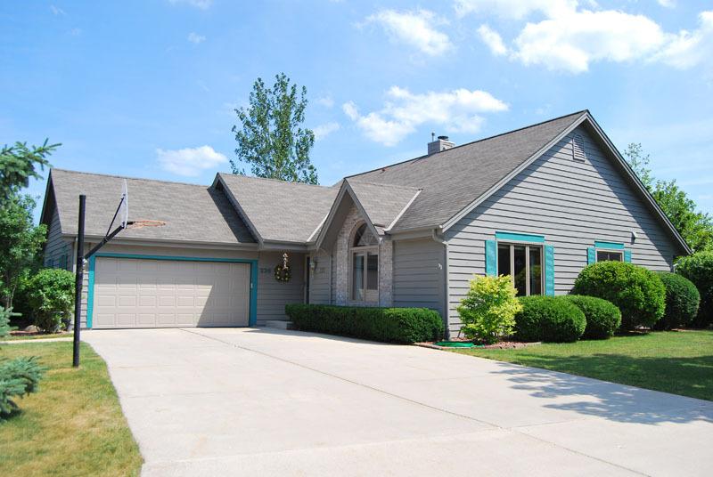 220 Prairie Run, Grafton, WI 53024