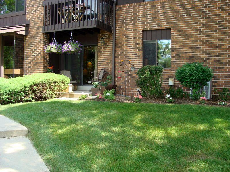 350 Park Hill #D, Pewaukee, WI 53072