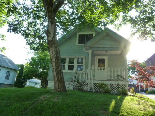 2059 S 94th St, West Allis, WI 53227