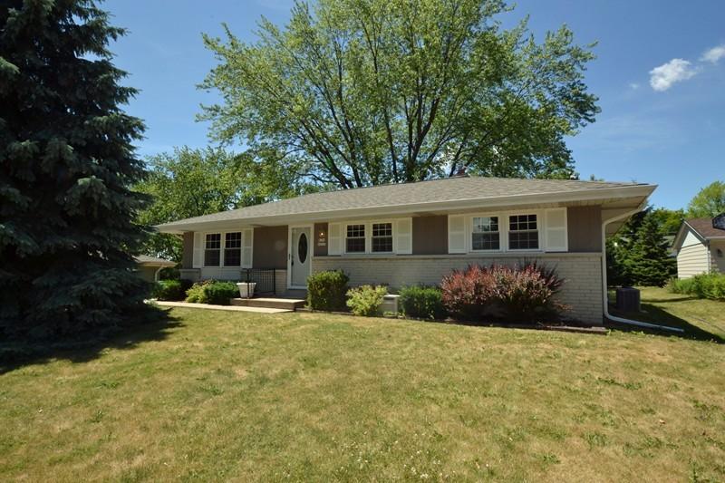 W159N9525 Cherokee Dr, Menomonee Falls, WI 53051