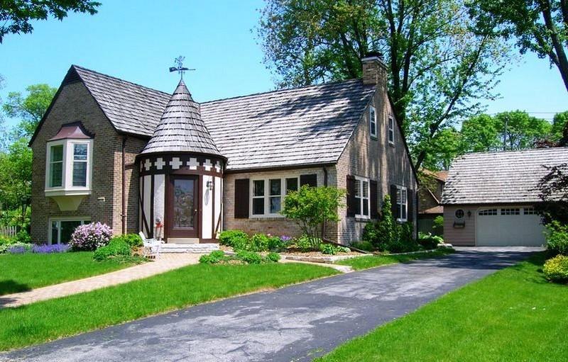 6344 N Santa Monica Blvd, Whitefish Bay, WI 53217
