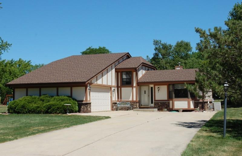 16800 W Hearthside Dr, New Berlin, WI 53151