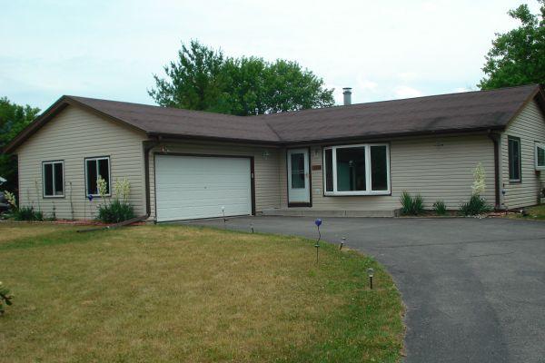 1234 Willow Grove Dr., Pewaukee, WI 53072