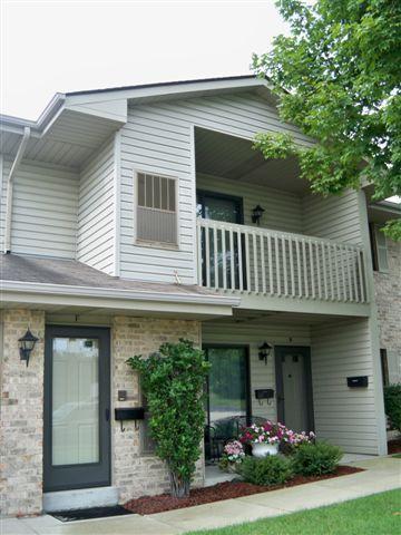 3925 81st St #1F, Kenosha, WI 53142