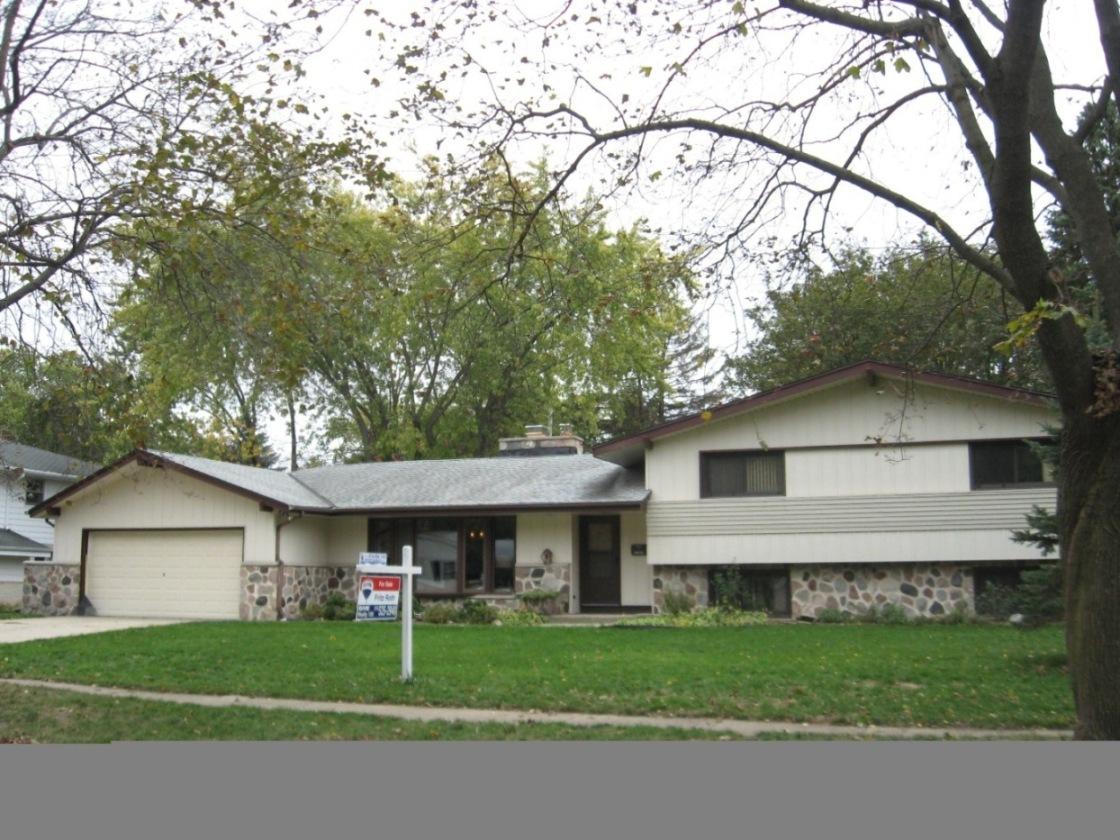 631 Oxford Rd., Waukesha, WI 53186