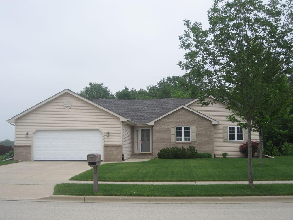 1317 Firethorn Dr, West Bend, WI 53090