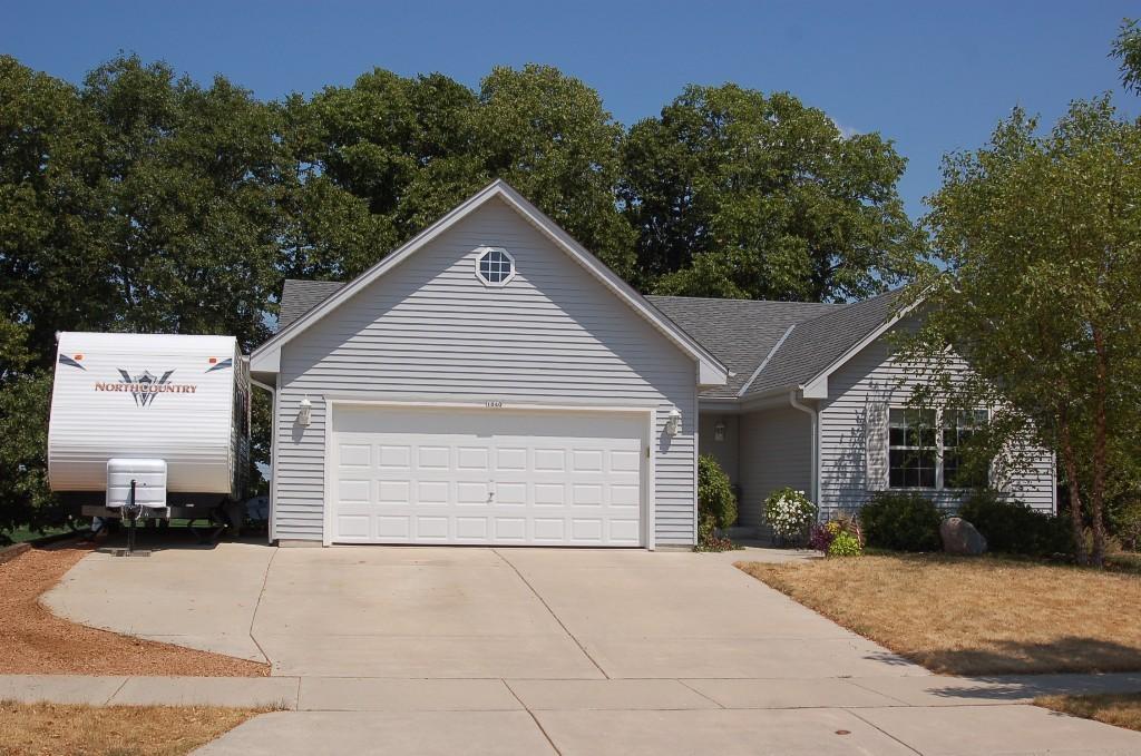 1040 Bluebird Ln, Hartford, WI 53027