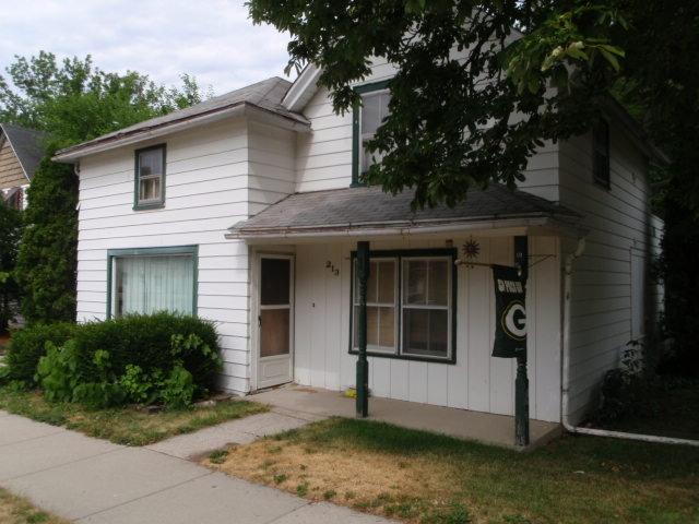 213 S Kettle Moraine Dr., Slinger, WI 53086