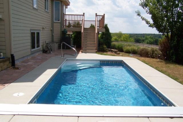 2212 Deer Path, Waukesha, WI 53189