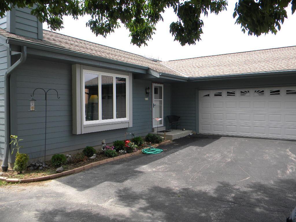 5412 Somerset Ln, Greenfield, WI 53221