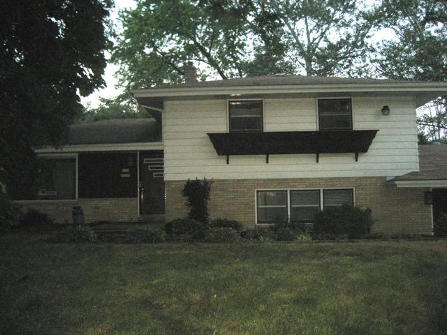 8742 N Esquire Rd, Menomonee Falls, WI 53051