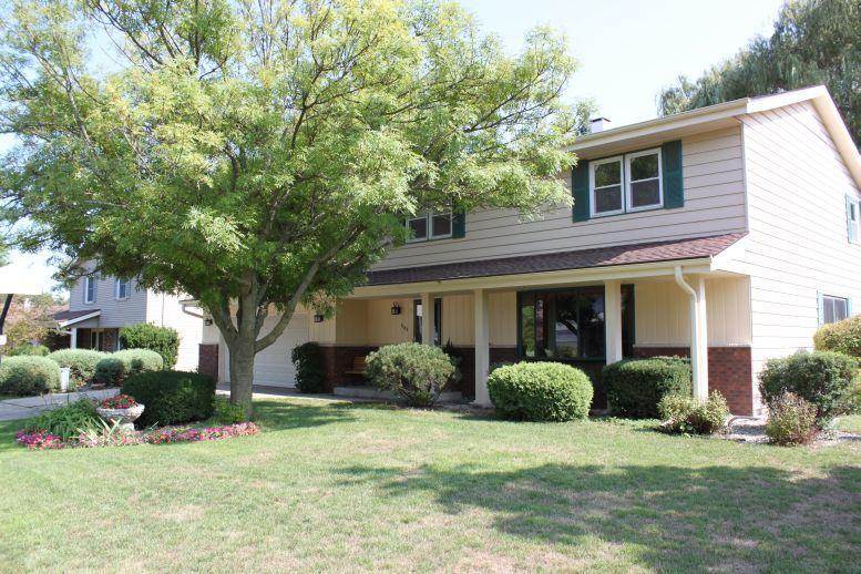 3163 W Briarwood Dr, Franklin, WI 53132