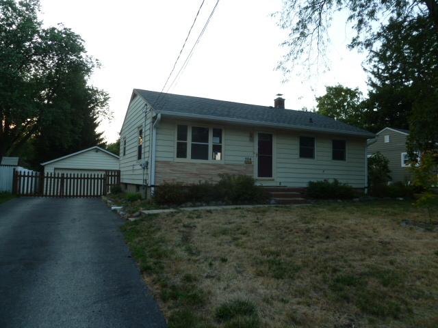 324 S Concord Rd, Oconomowoc, WI 53066