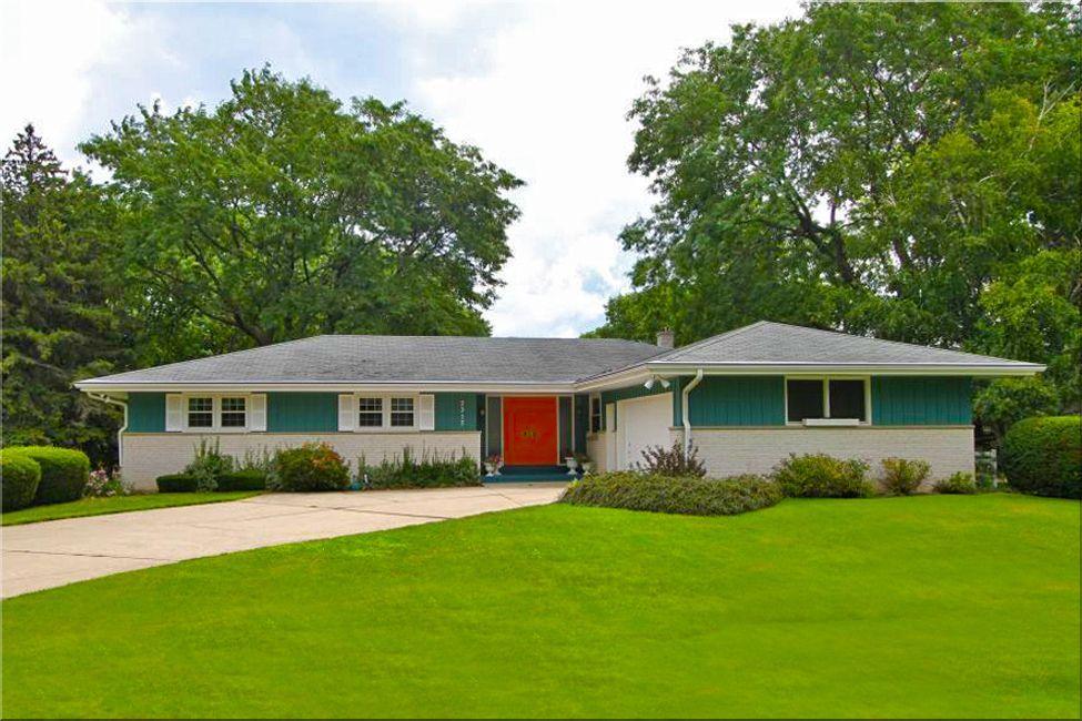 3317 Standish Ln, Elmwood Park, WI 53405