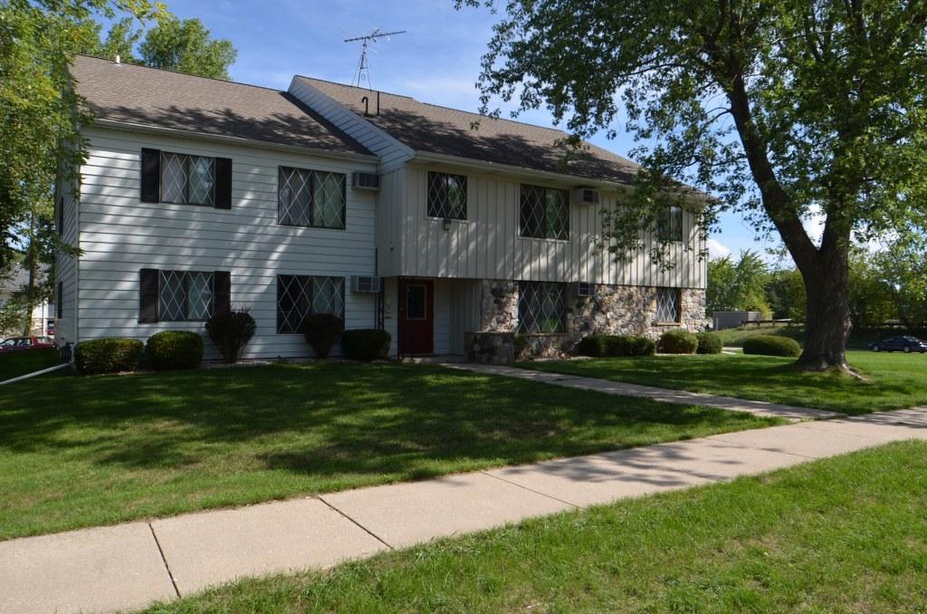 827 Evergreen Dr., Hartford, WI 53027