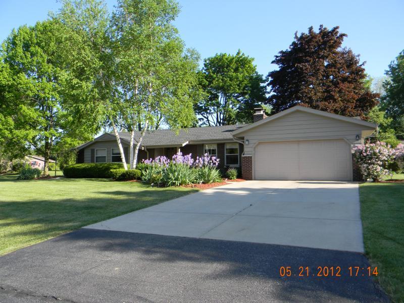 6507 W Glenbrook, Brown Deer, WI 53223