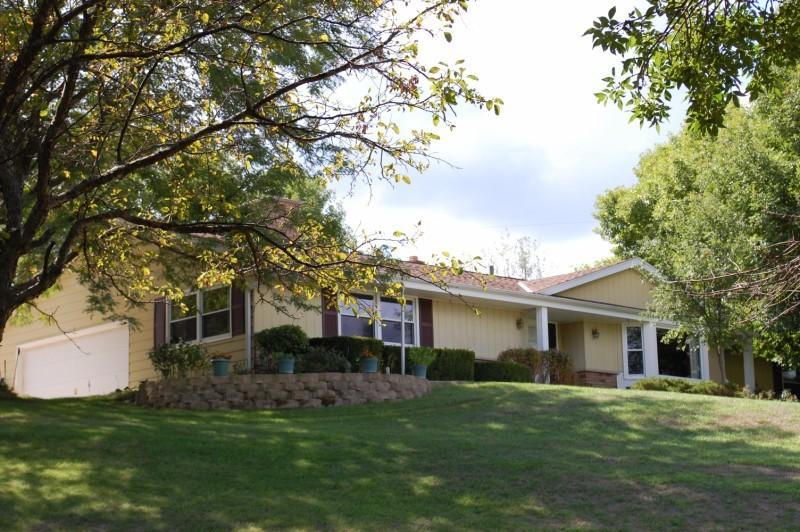 W256S6680 Oakdale Dr, Vernon, WI 53189