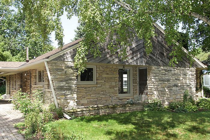 616 W Montclaire Ave, Glendale, WI 53217