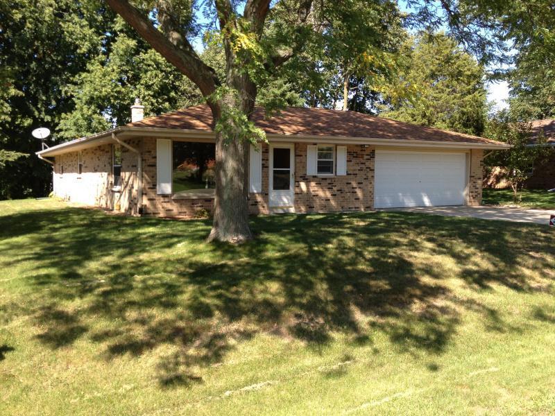 515 Oakview Dr., Slinger, WI 53086