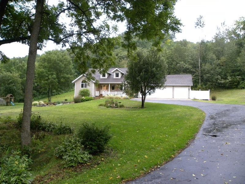 N1613 Schieche, Greenfield, WI 54601