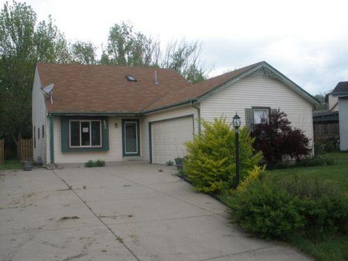 206 Rivera Dr, Waukesha, WI 53189