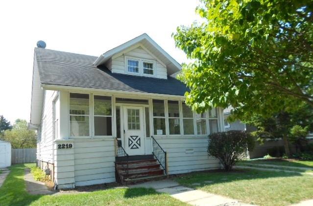 2219 73rd St, Kenosha, WI 53143