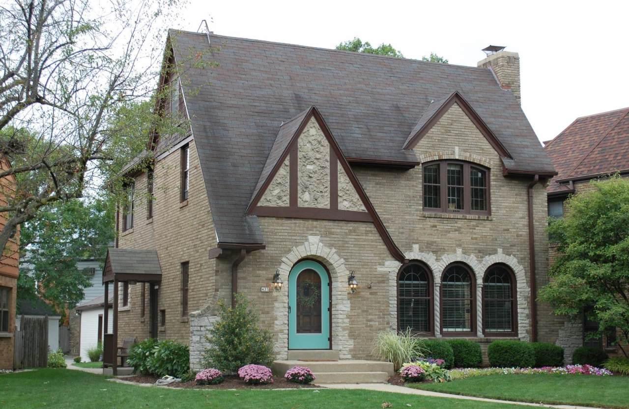 423 E Lexington Blvd, Whitefish Bay, WI 53217