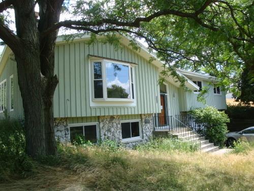 21710 W Ann Louise Ct, New Berlin, WI 53146