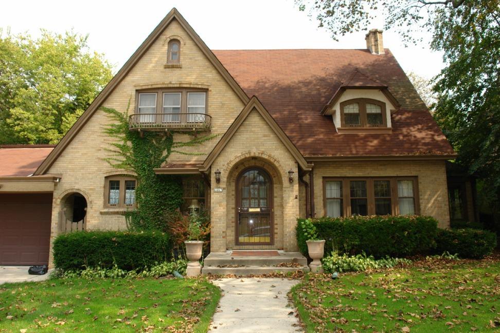 6467 Upper Pkwy., Wauwatosa, WI 53213