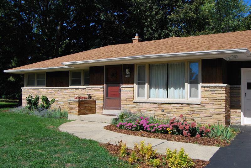 N50W15886 Maple Crest Ln, Menomonee Falls, WI 53051