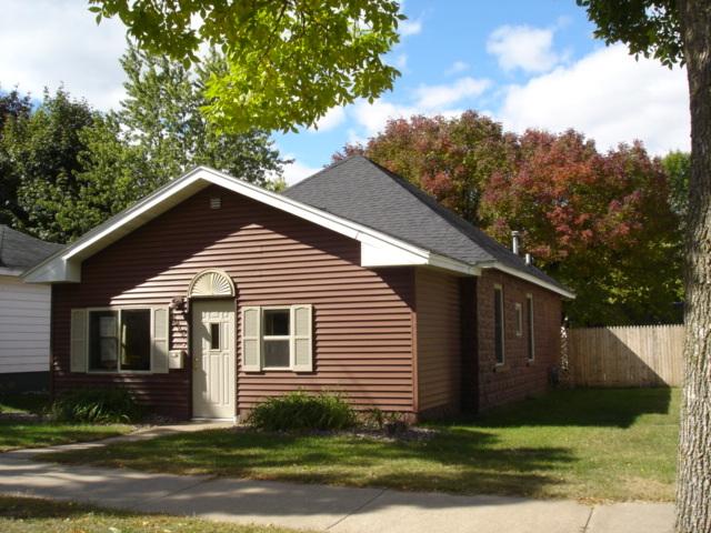 2017 Charles St, La Crosse, WI 54603