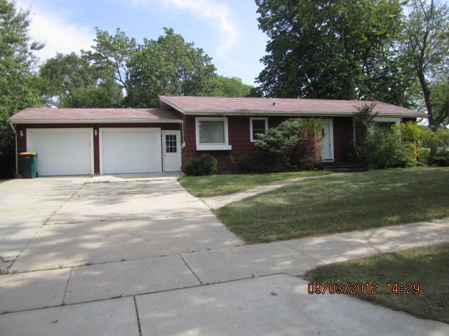 117 Hawthorn Dr, West Bend, WI 53095