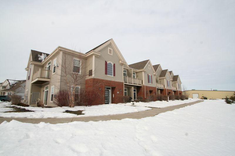 W206N16616 Blackberry Cir #2325, Jackson, WI 53037
