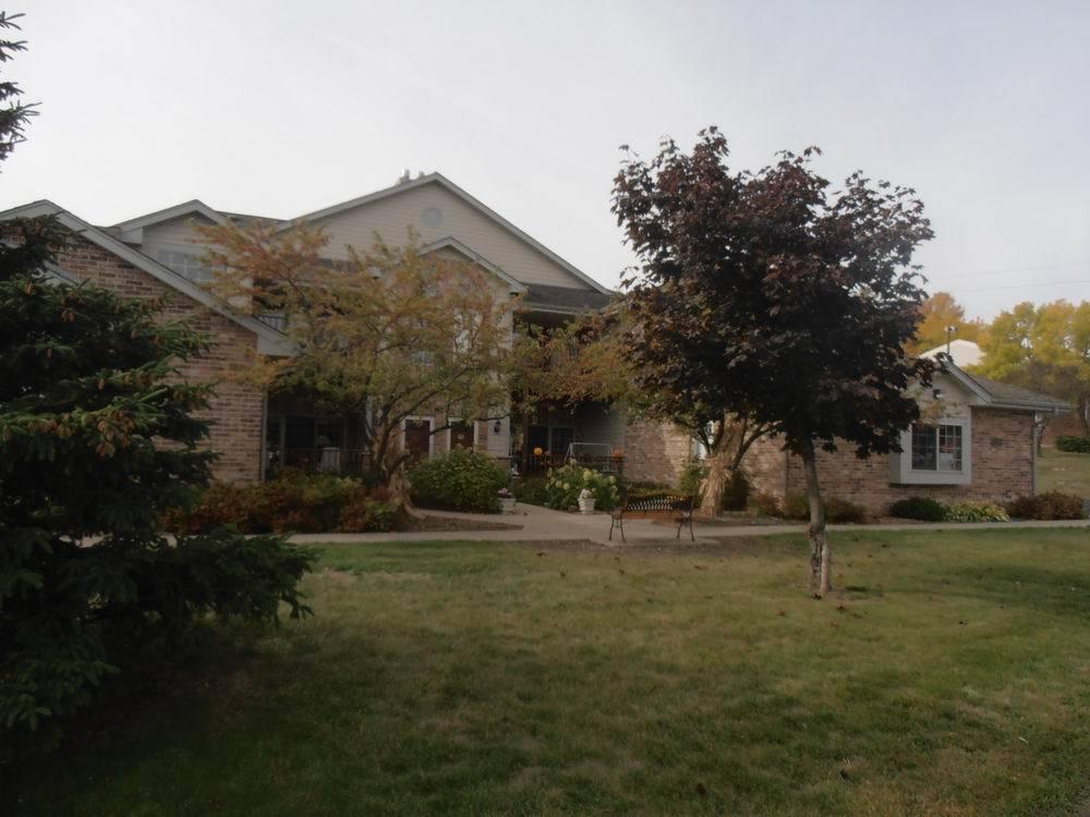 620 W Hillcrest Rd #H, Saukville, WI 53080